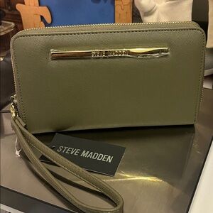 Steve Madden Olive Wristlet Wallet